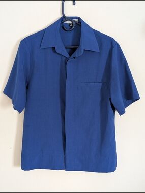 Doc & Amelia by Cintas Men's Blue Solid Woven Button-Up Short Sleeve Shirt S